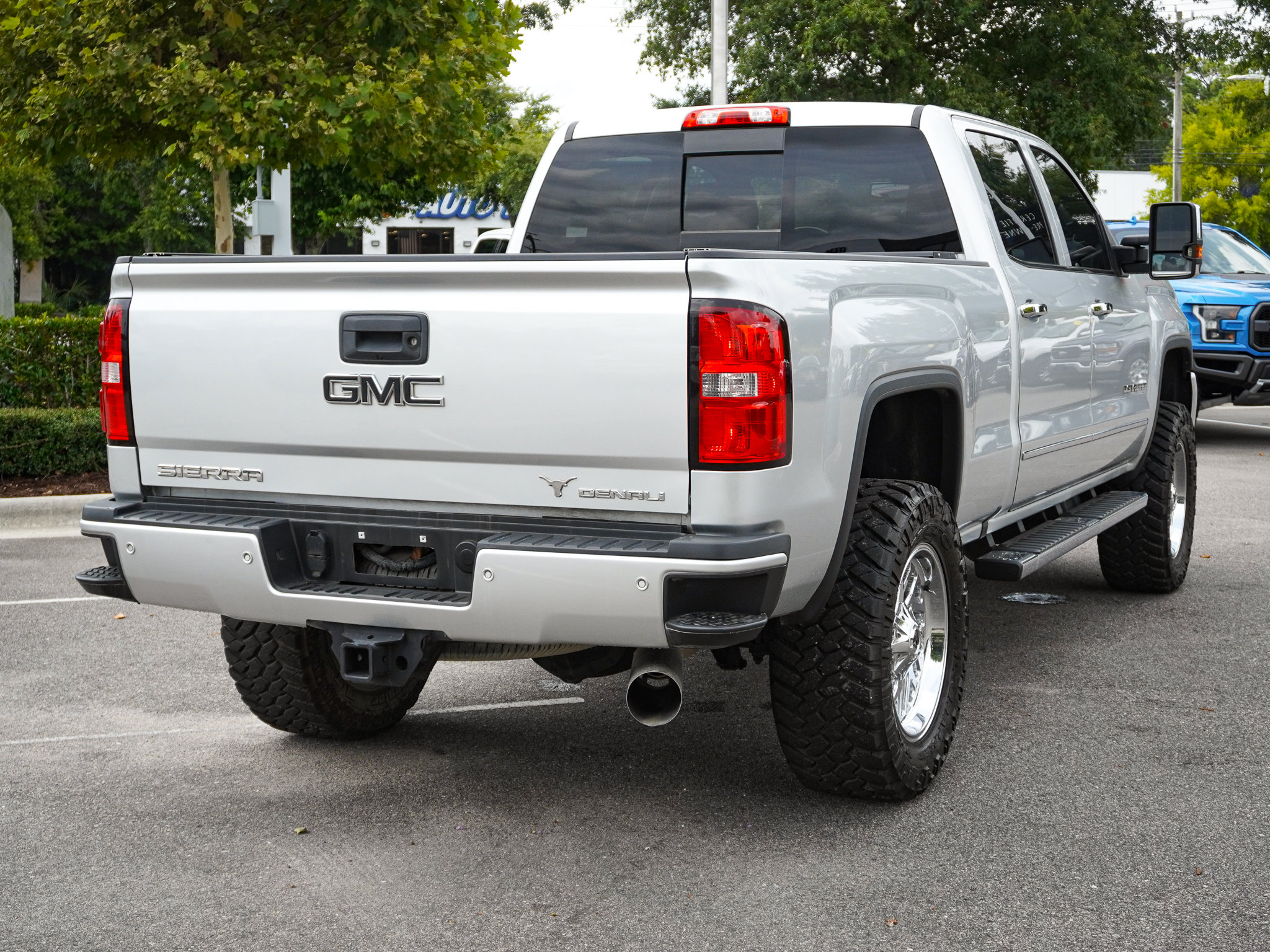 Used 2019 GMC Sierra 2500 Denali w/ Duramax Plus Package AWD/4WD image 12