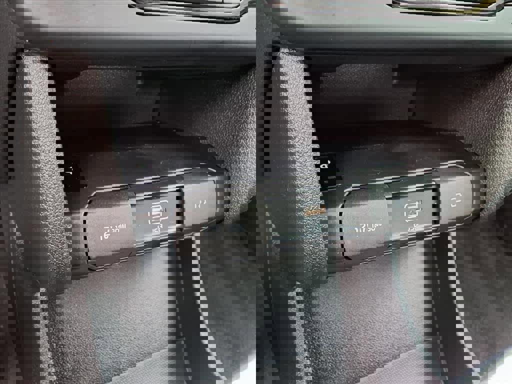 Used 2022 Kia Niro EX image 23