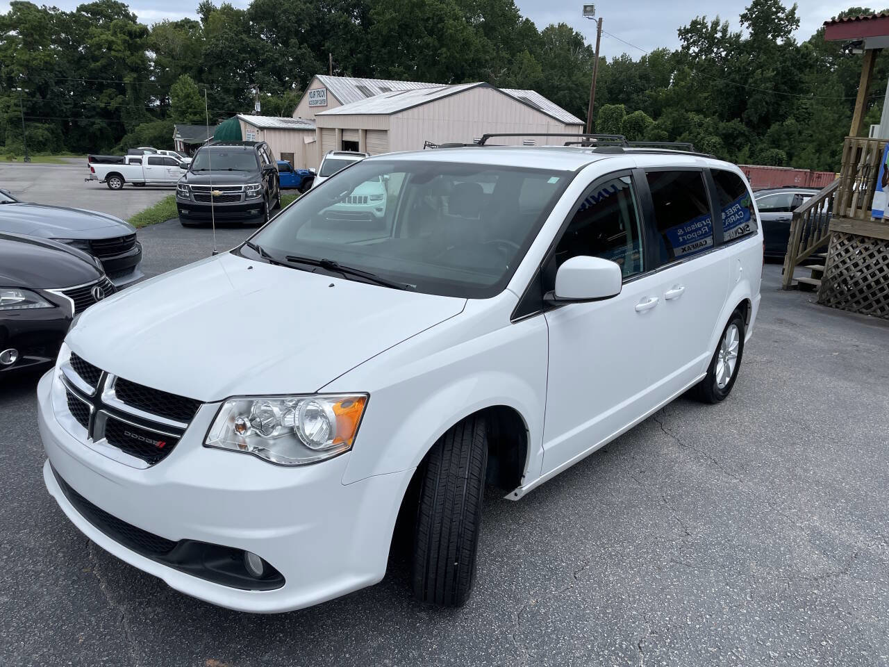 Used 2019 Dodge Grand Caravan SXT image 3
