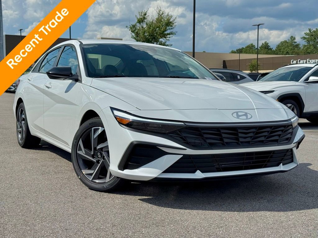 Used 2025 Hyundai Elantra Sport image 1