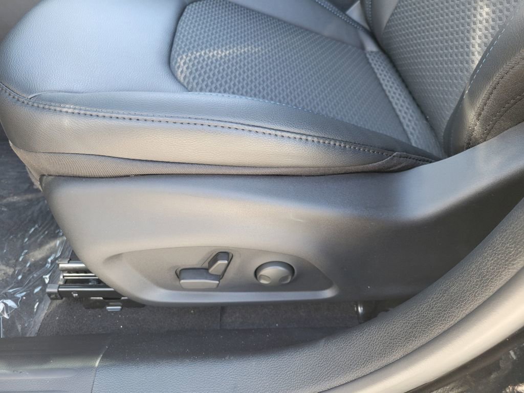 New 2026 Jeep Compass Latitude w/ Sun and Sound Group image 15