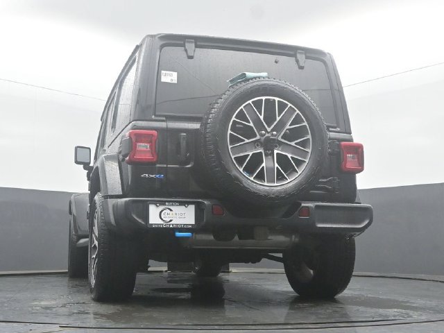 Used 2023 Jeep Wrangler Unlimited Sahara w/ Cold Weather Group AWD/4WD image 50