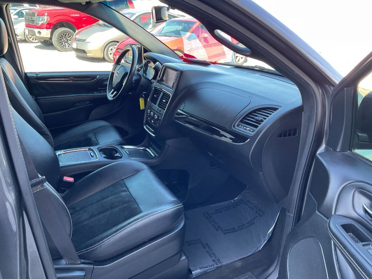 Used 2016 Dodge Grand Caravan SXT image 49