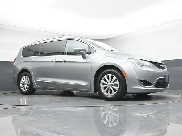 Used 2018 Chrysler Pacifica Touring-L w/ Advanced Safetytec Group FWD image 10