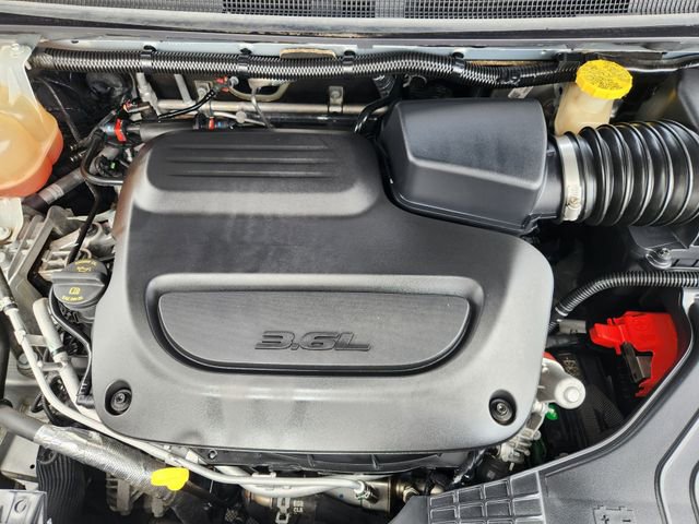 Used 2024 Chrysler Pacifica Touring-L image 30