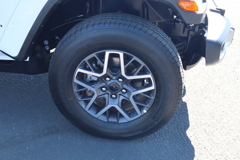 Certified 2026 Jeep Wrangler Unlimited Sahara AWD/4WD image 10