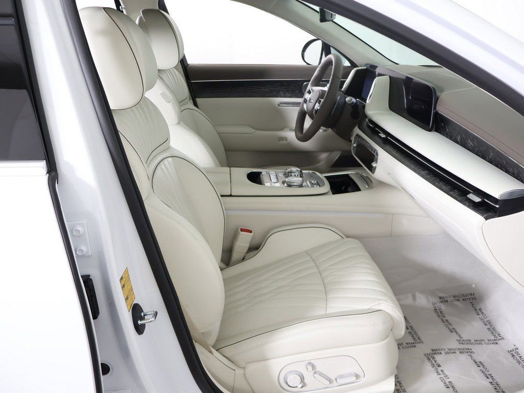 Used 2025 Genesis G90 3.5T image 39