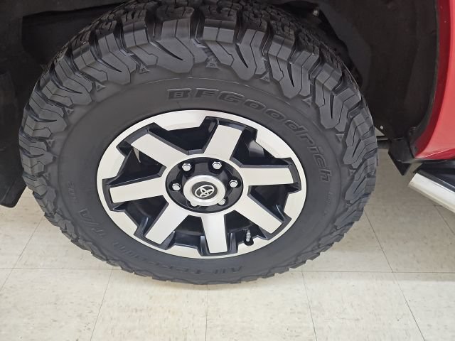 Used 2021 Toyota 4Runner TRD Off-Road Premium w/ Moonroof Package AWD/4WD image 20