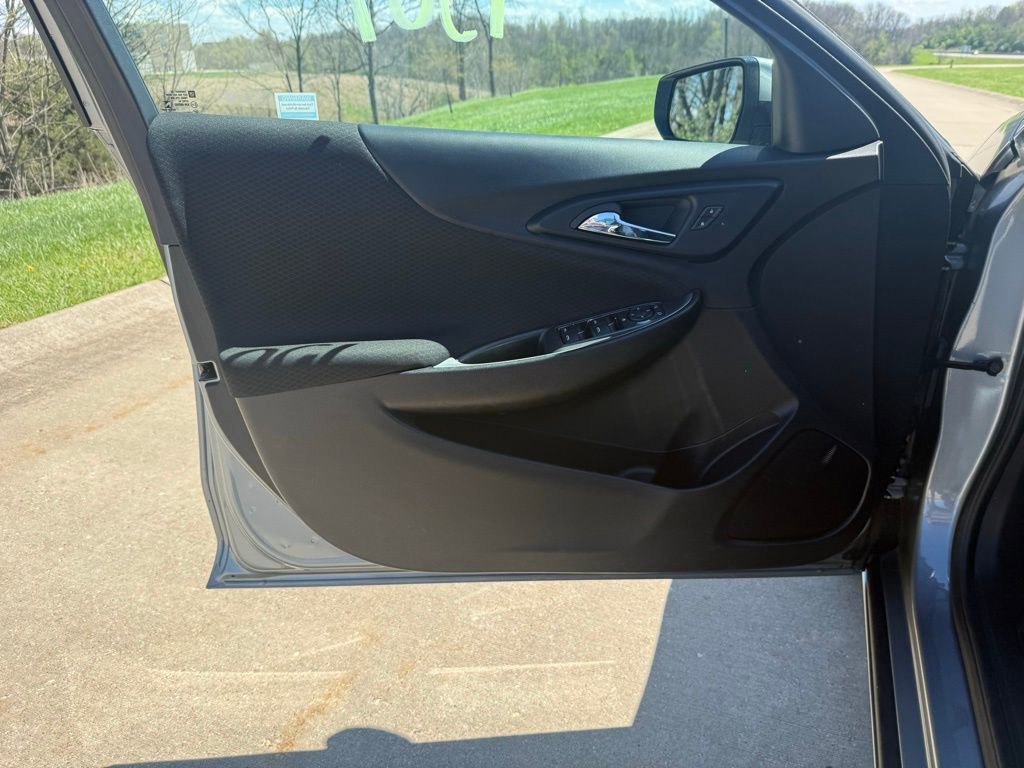 Used 2024 Chevrolet Malibu LT image 25