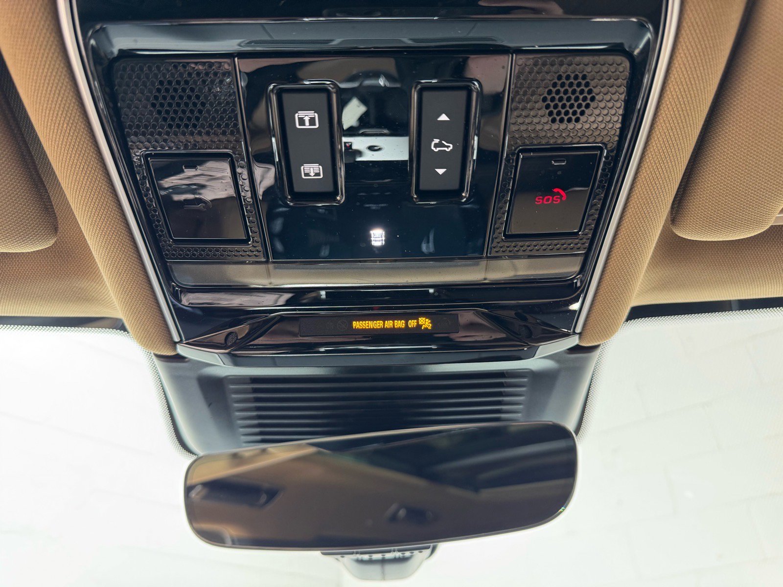 Used 2024 Land Rover Range Rover SE image 12