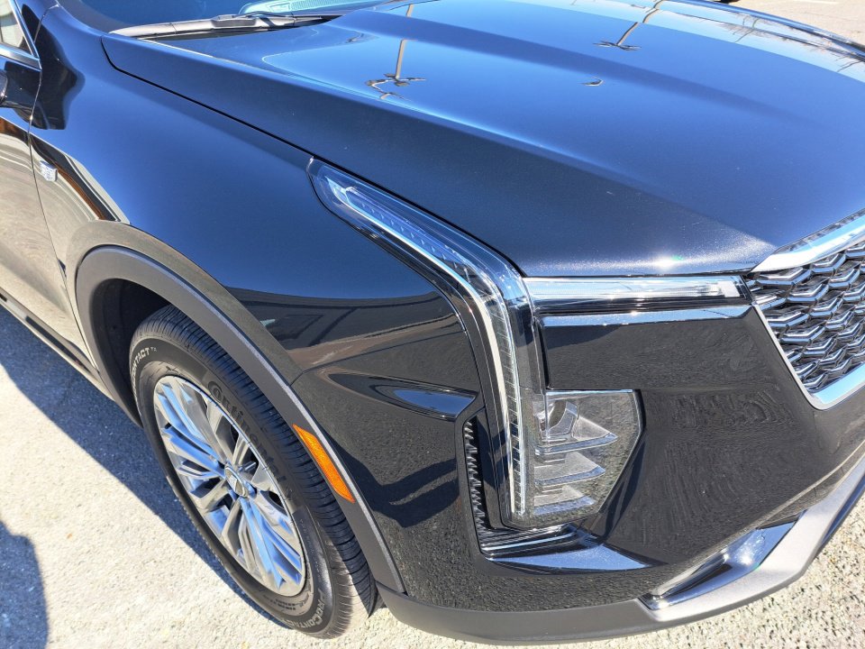 Used 2025 Cadillac XT4 Premium Luxury image 16