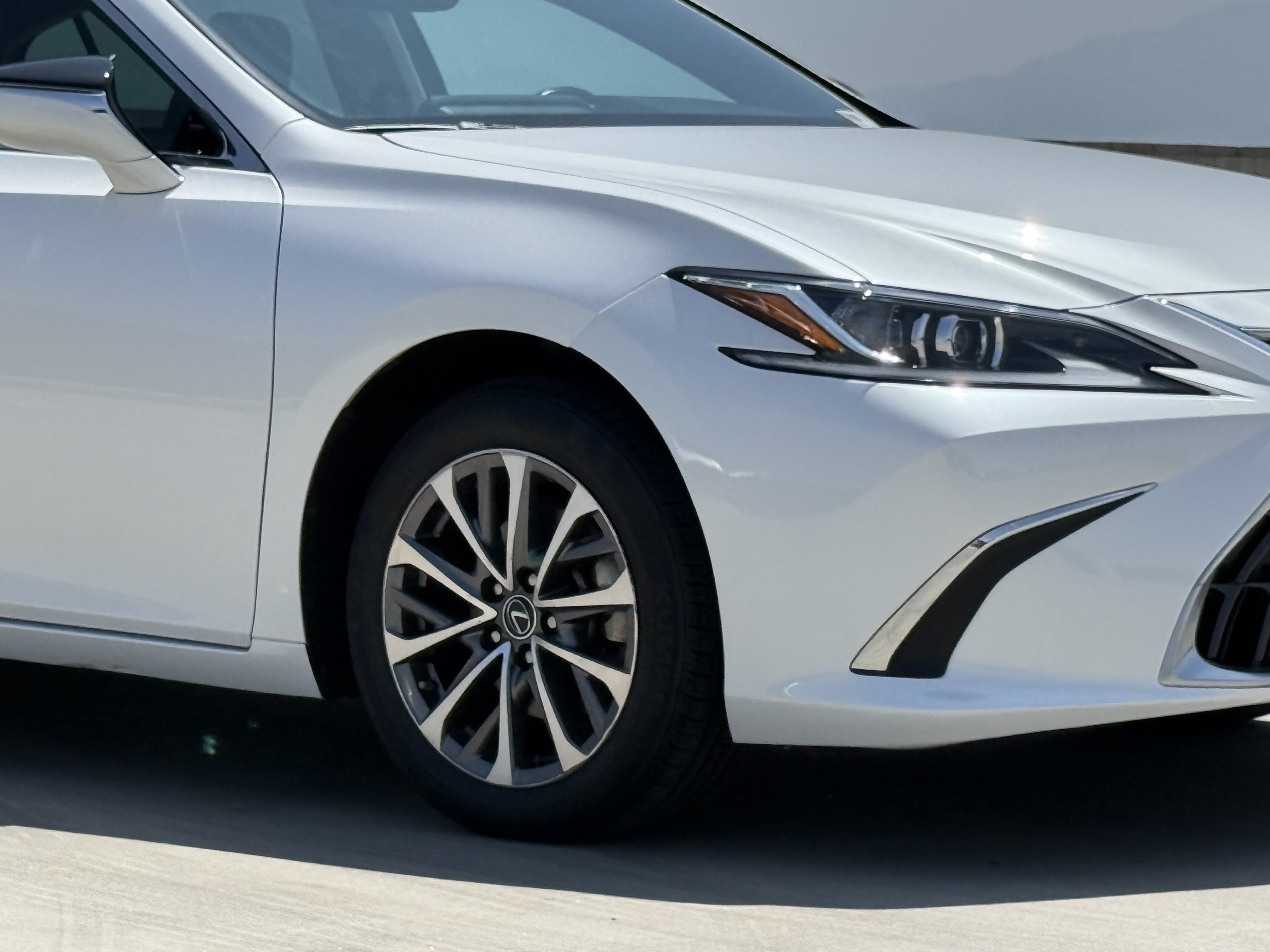 Certified 2024 Lexus ES 350 w/ Accessory Package (Z2) FWD image 4
