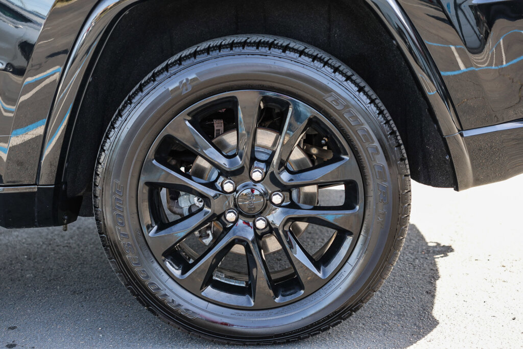 Used 2020 Jeep Grand Cherokee Altitude image 28
