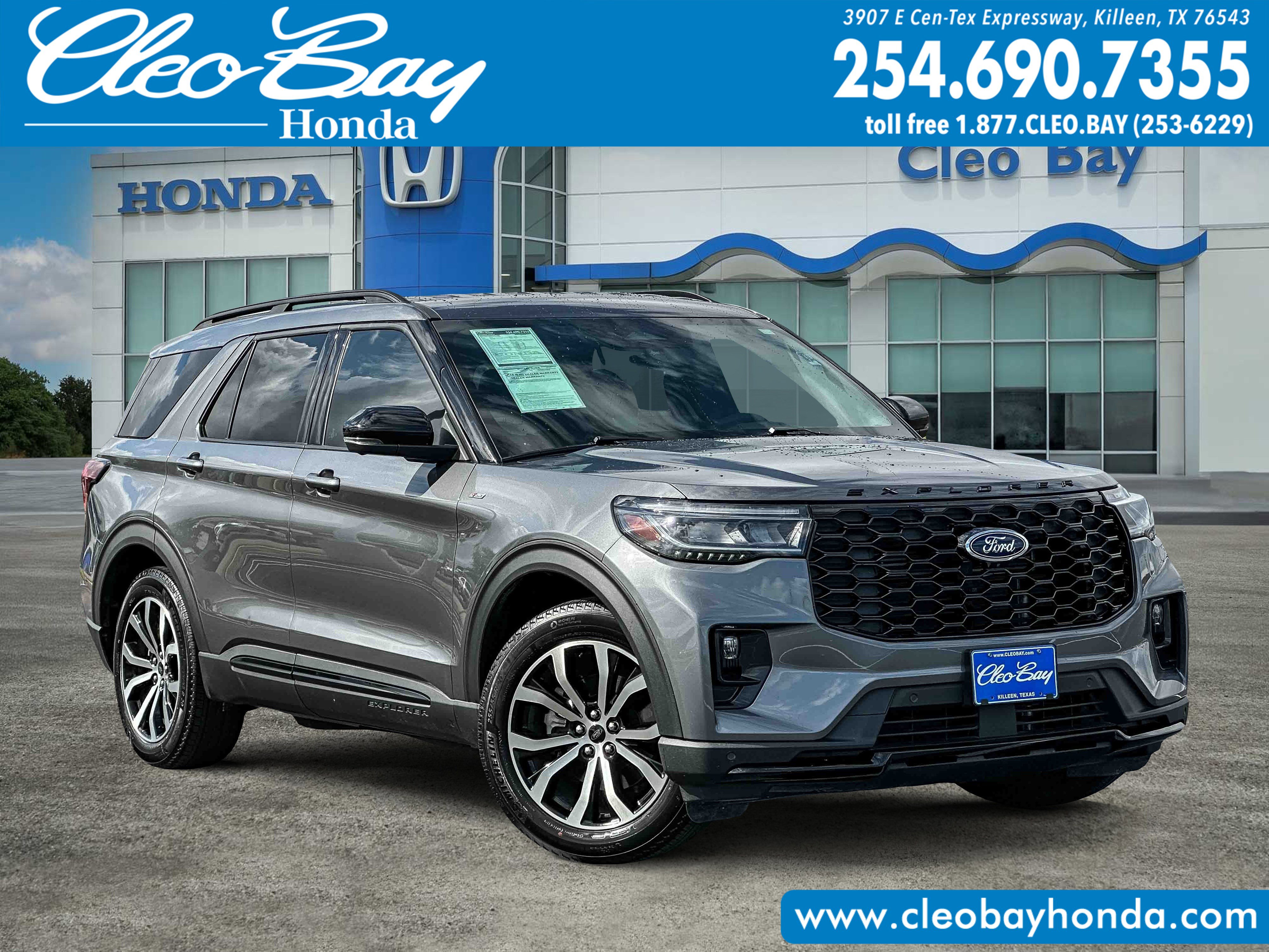 Used 2025 Ford Explorer ST-Line image 1