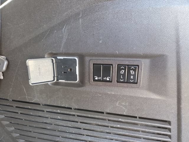 Used 2021 GMC Yukon Denali w/ Denali Premium Package AWD/4WD image 19