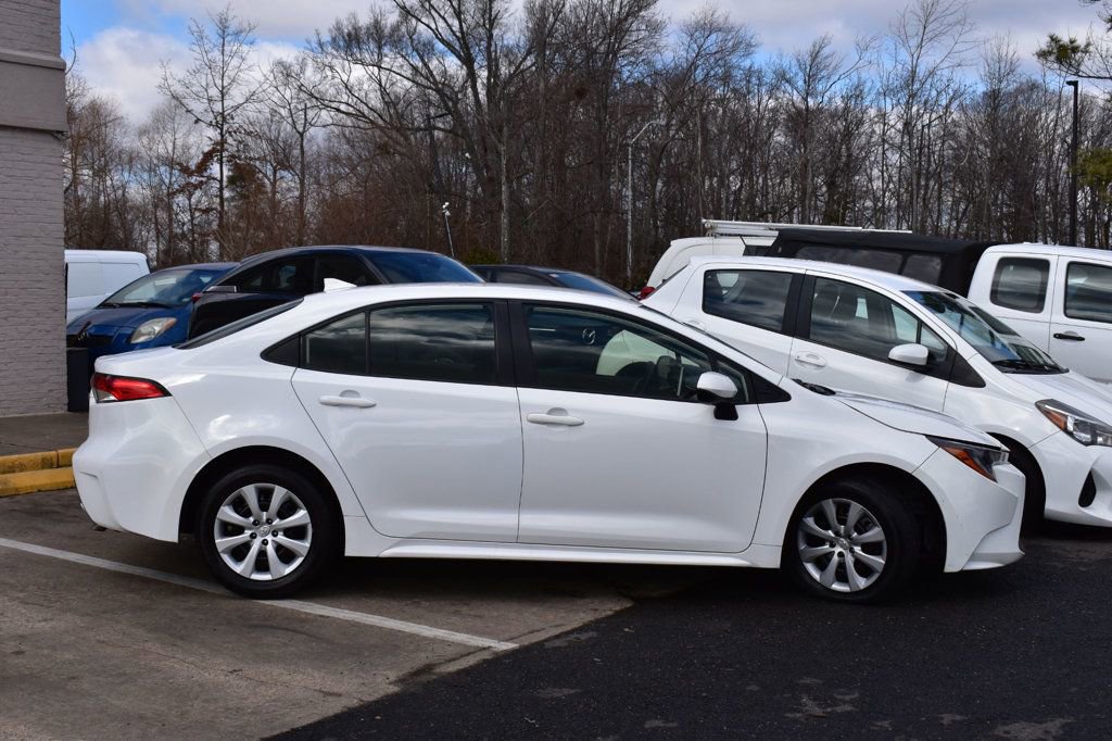 Used 2021 Toyota Corolla LE image 4