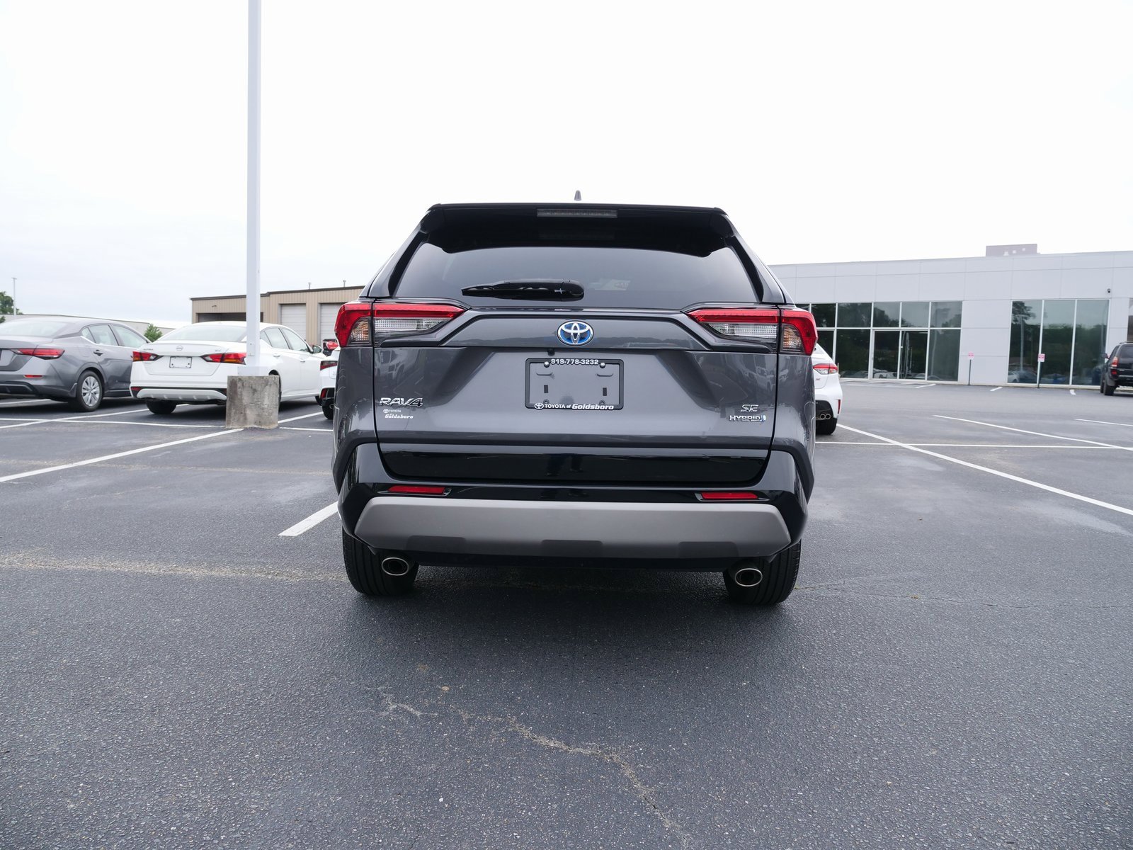 Used 2023 Toyota RAV4 SE image 5