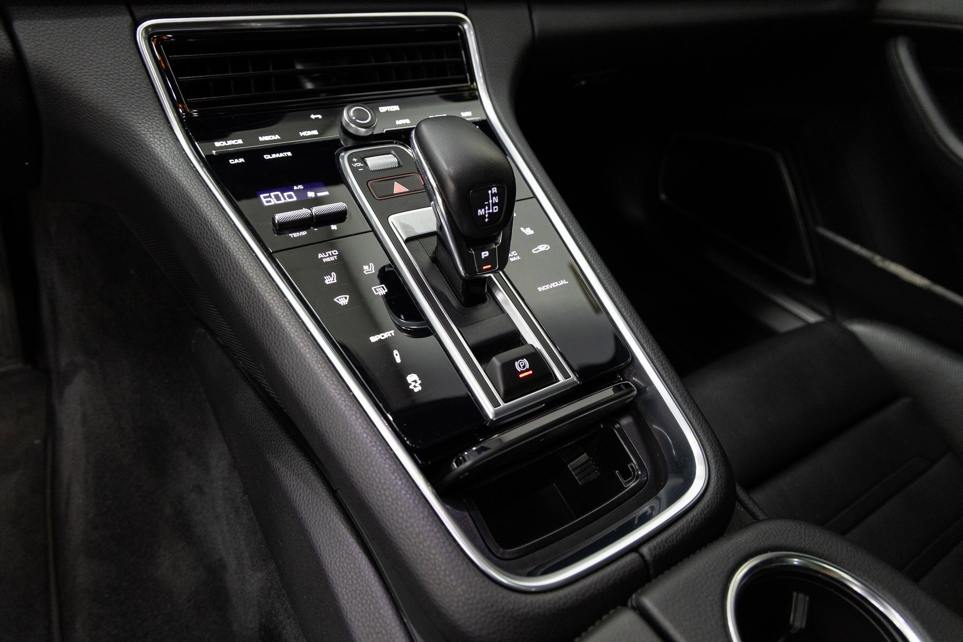 Used 2021 Porsche Panamera image 20