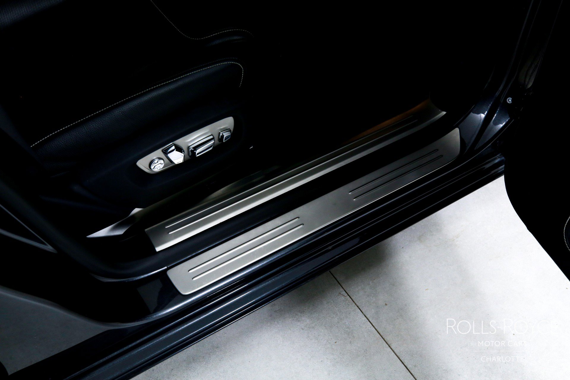 Used 2015 Rolls-Royce Ghost image 33