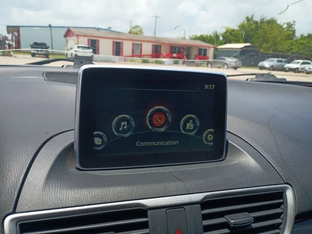 Used 2015 MAZDA MAZDA3 i Touring w/ Technology Package FWD image 11