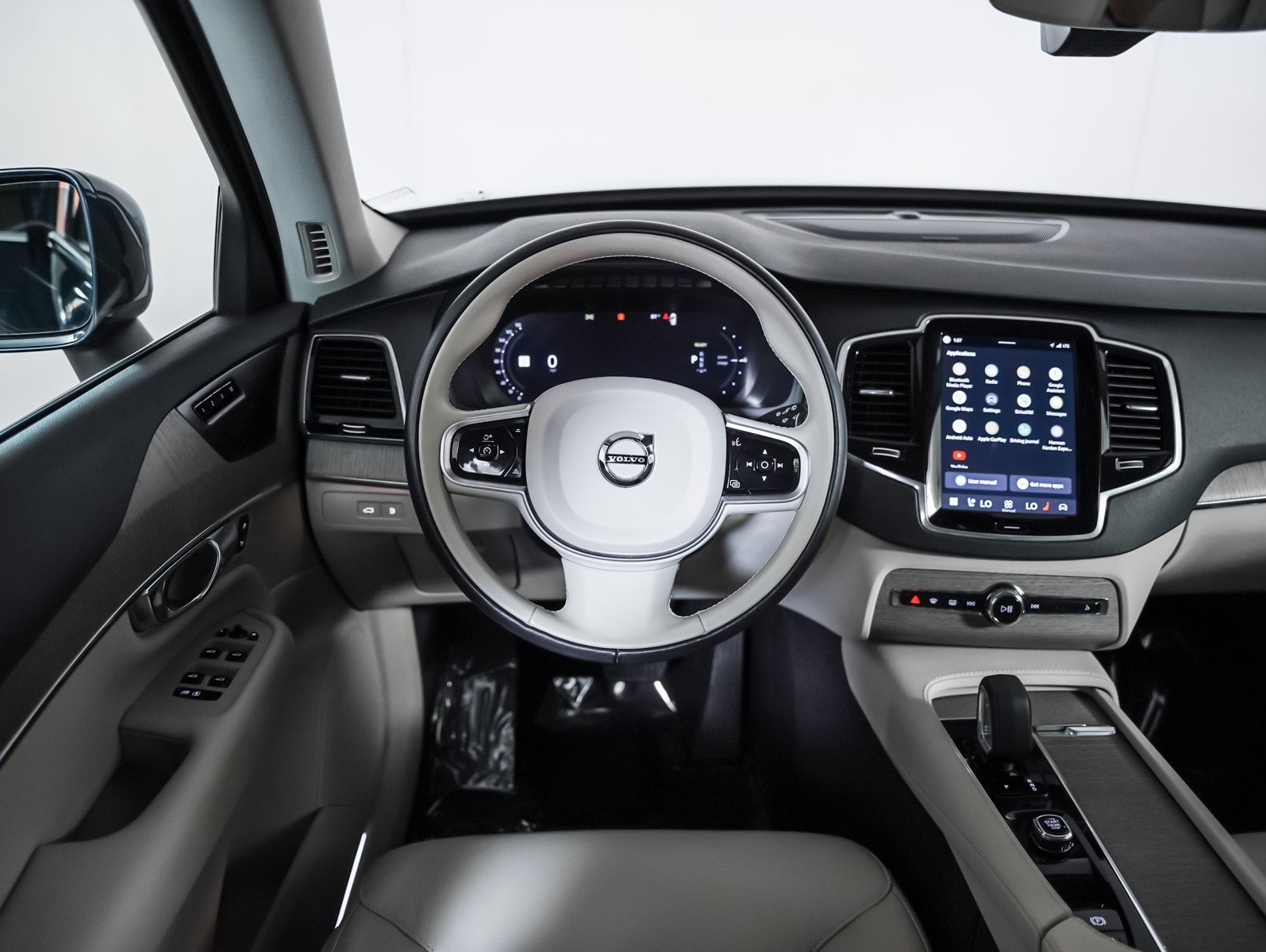 Used 2023 Volvo XC90 T8 Plus image 15