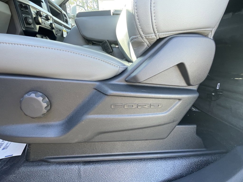 New 2025 Ford F350 XL w/ XL Chrome Package image 28