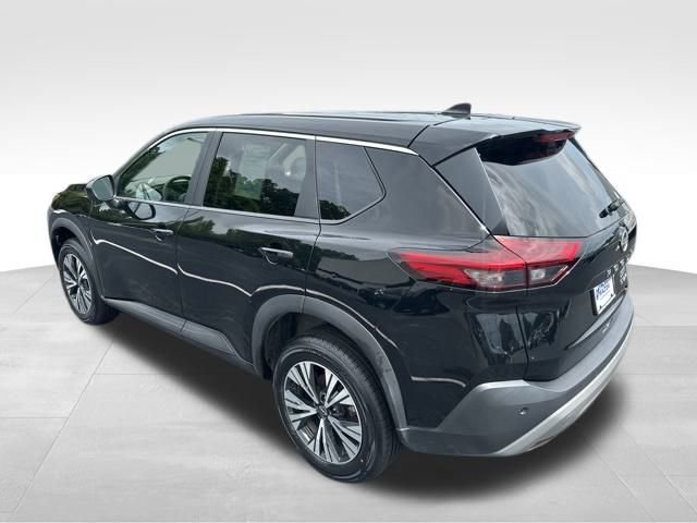 Used 2023 Nissan Rogue SV image 3