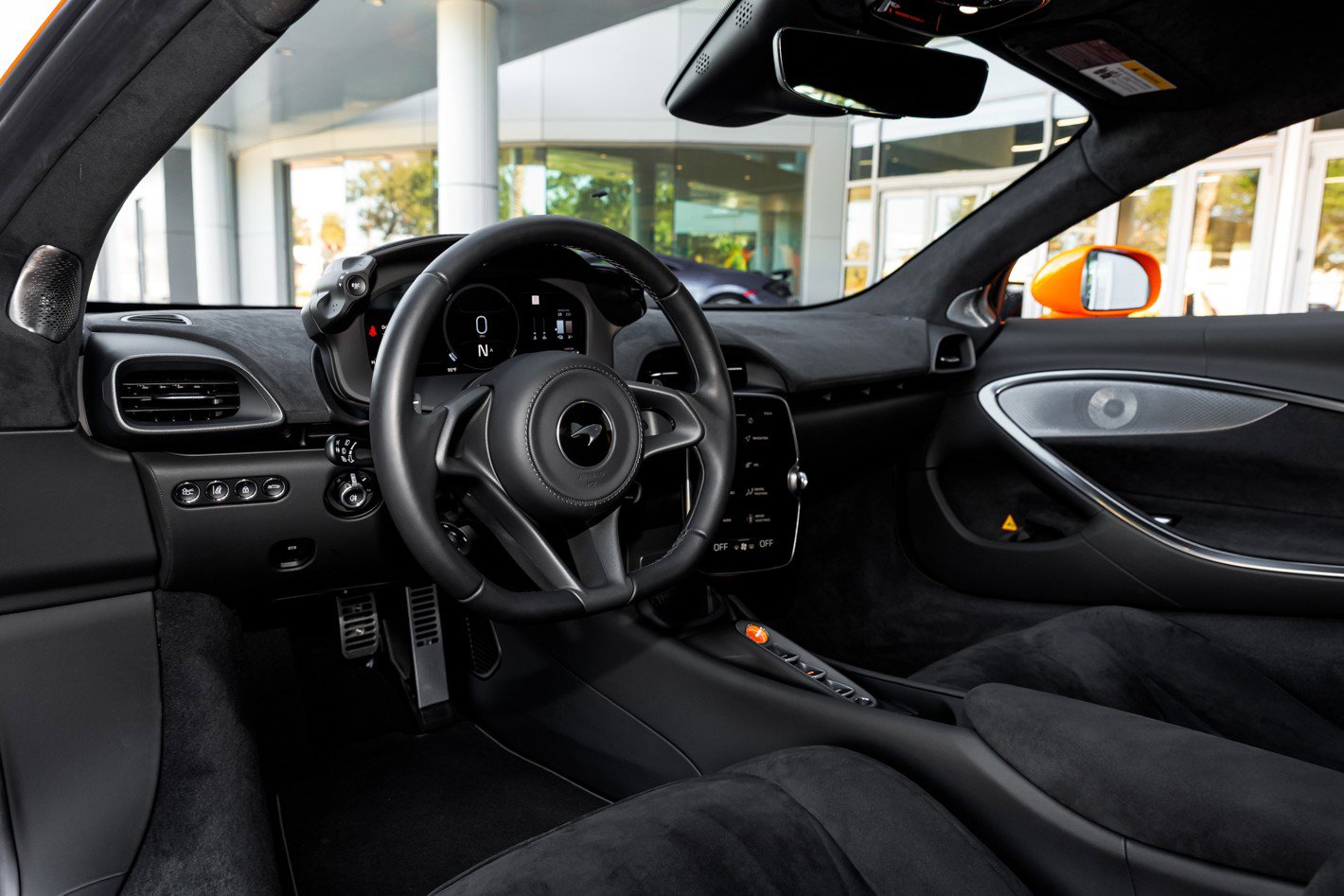 Used 2025 McLaren Artura image 38