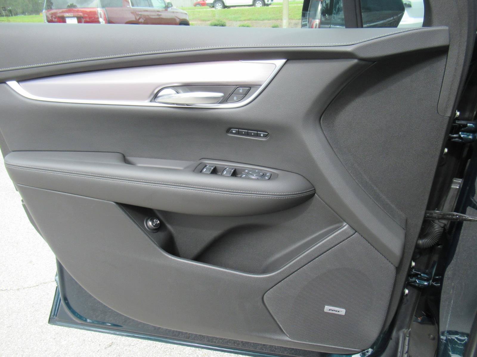 Certified 2025 Cadillac XT6 Luxury FWD image 21
