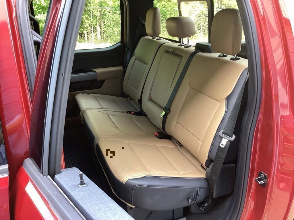 New 2025 Ford F250 Lariat w/ Black Appearance Package image 38