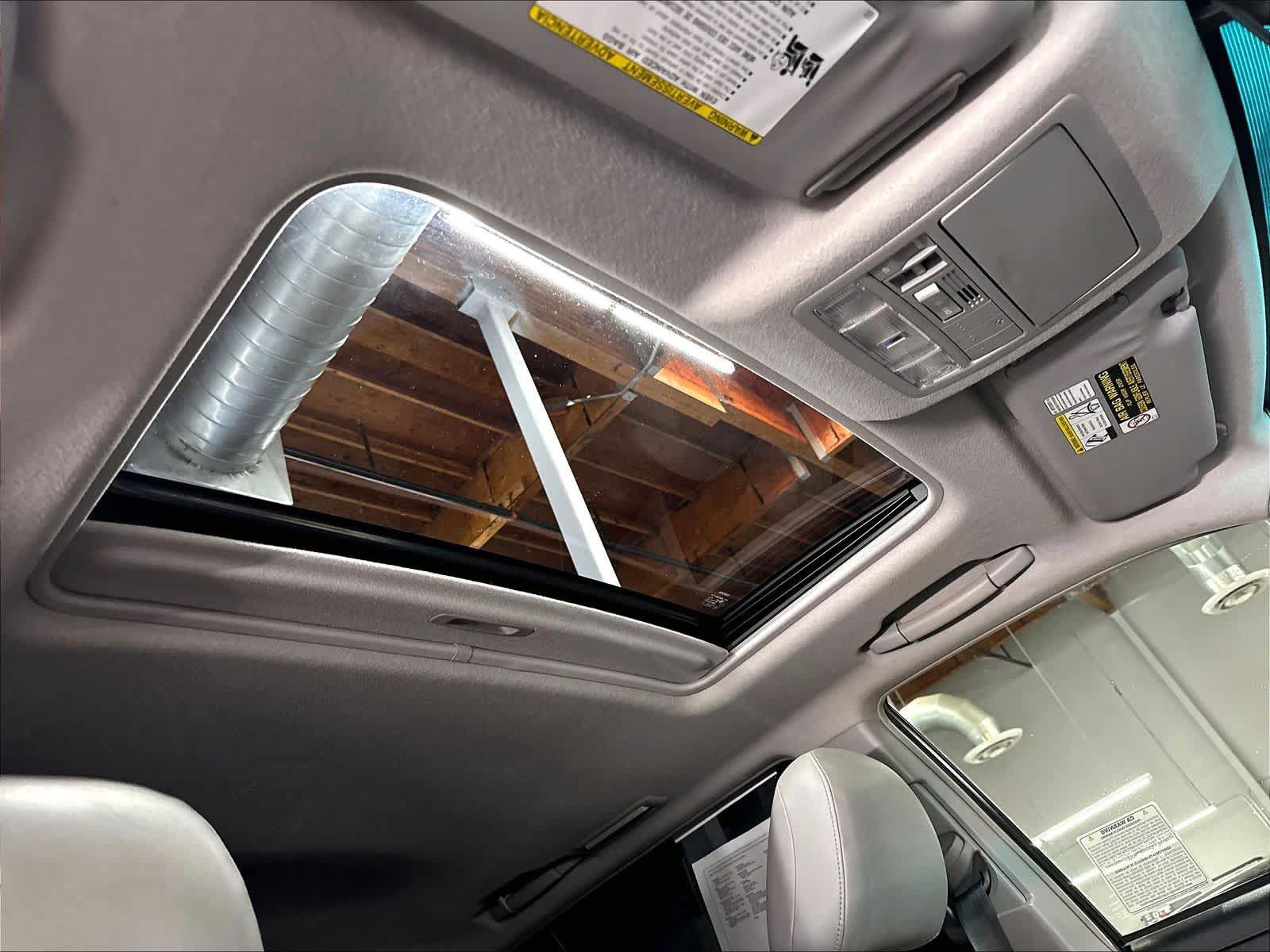 Used 2013 Toyota Highlander Limited AWD/4WD image 23
