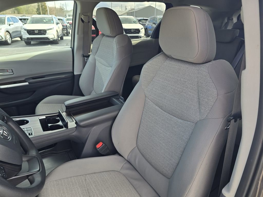 Used 2024 Toyota Sienna LE image 13