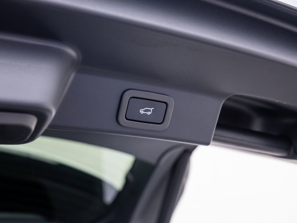 Used 2022 Jaguar F-PACE S image 40