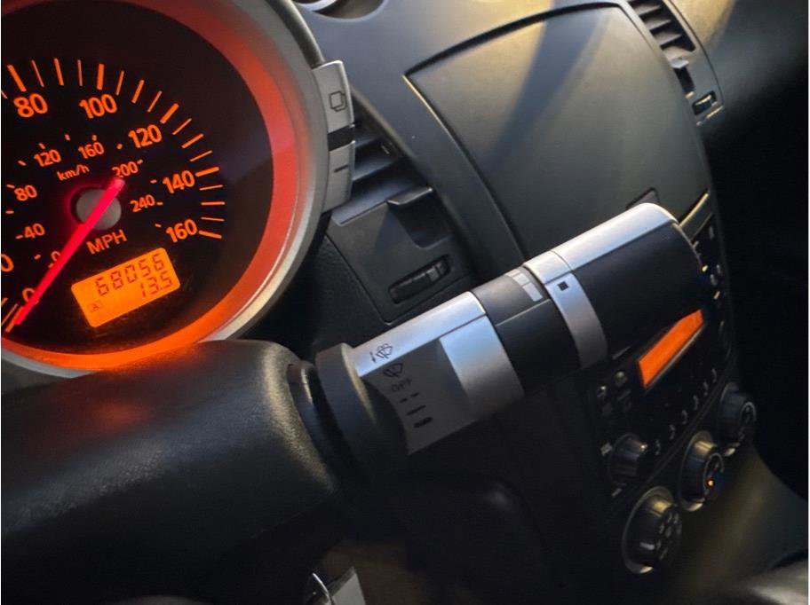 Used 2004 Nissan 350Z Enthusiast w/ Side Airbags Pkg image 17