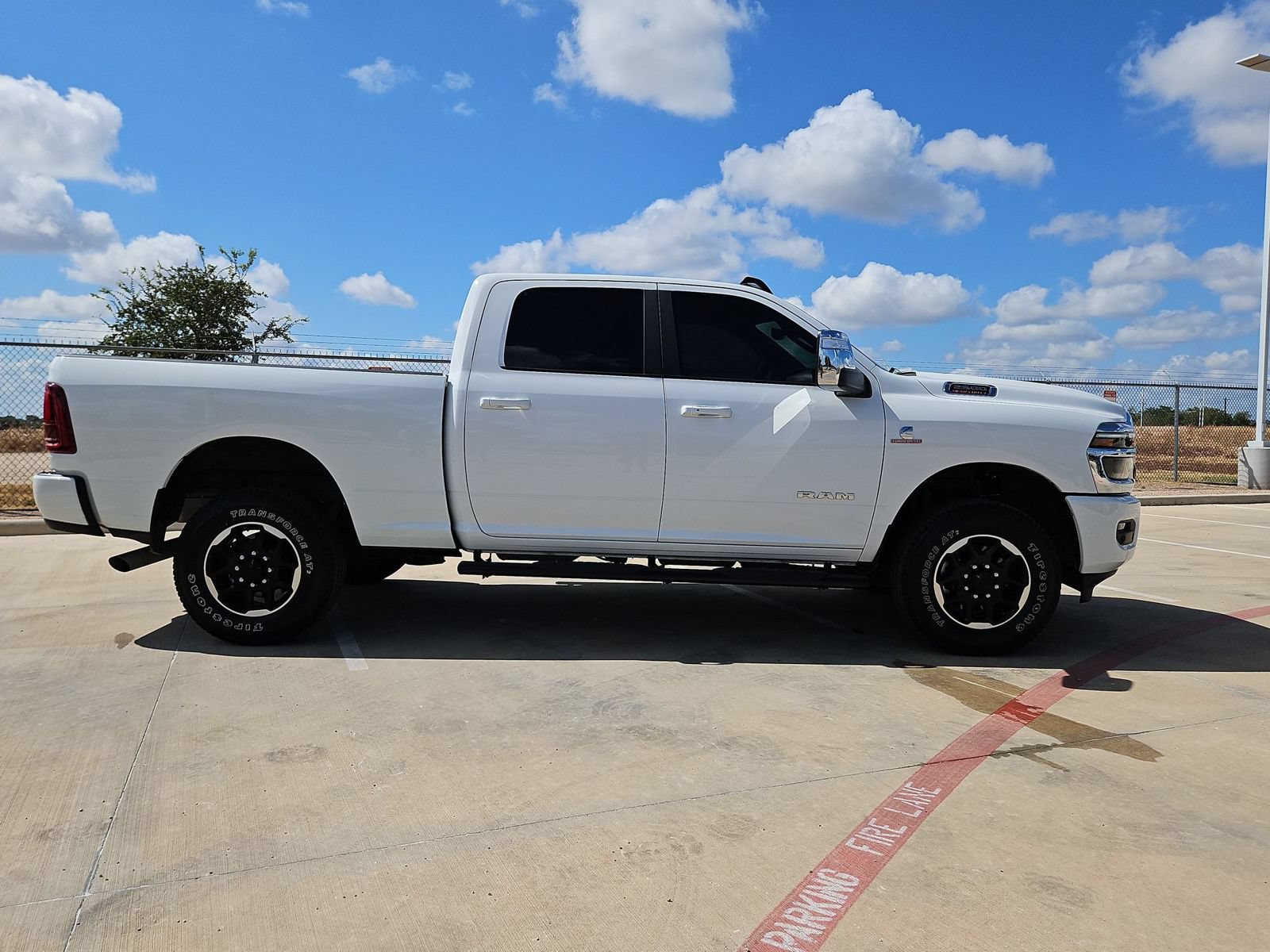 Used 2026 RAM 2500 Laramie AWD/4WD image 2