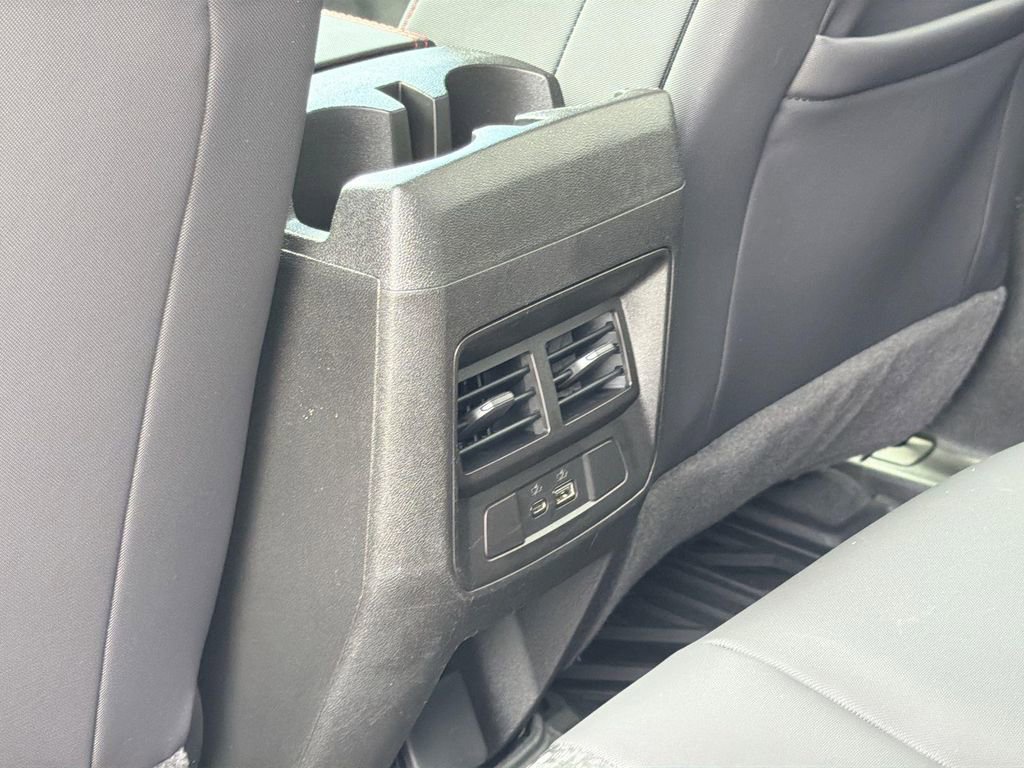 Used 2025 Chevrolet Colorado Z71 w/ Technology Package AWD/4WD image 25