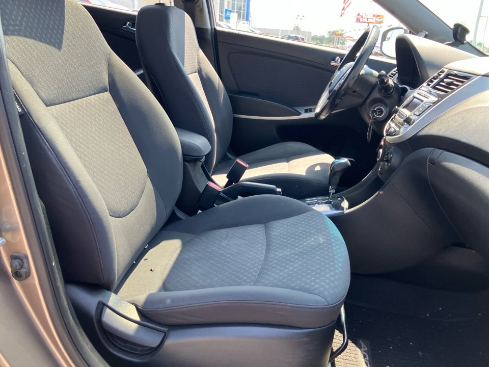 Used 2014 Hyundai Accent SE w/ Option Group 3 FWD image 29