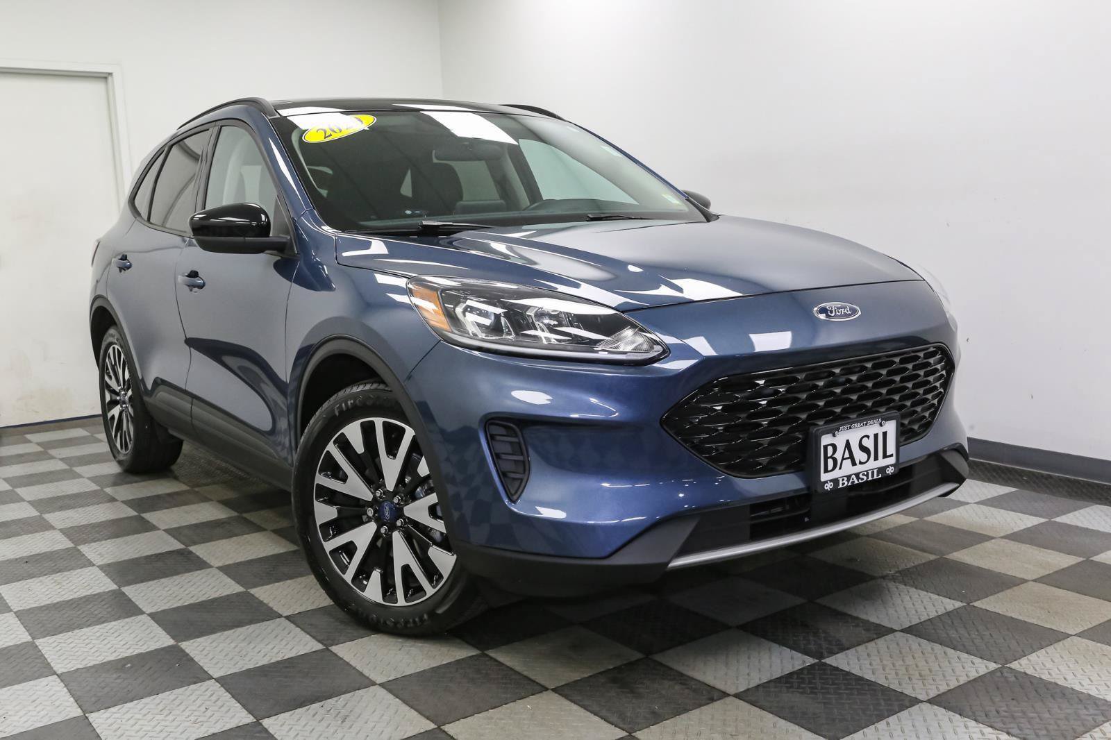 Used 2020 Ford Escape SE Sport AWD/4WD image 2