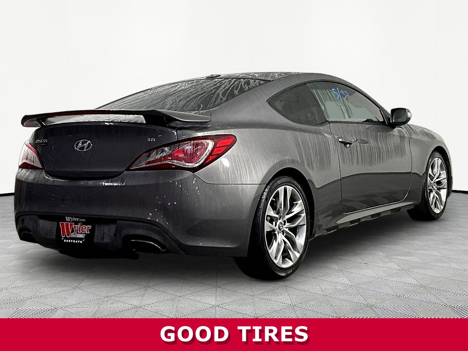 Used 2013 Hyundai Genesis 3.8 RWD image 6