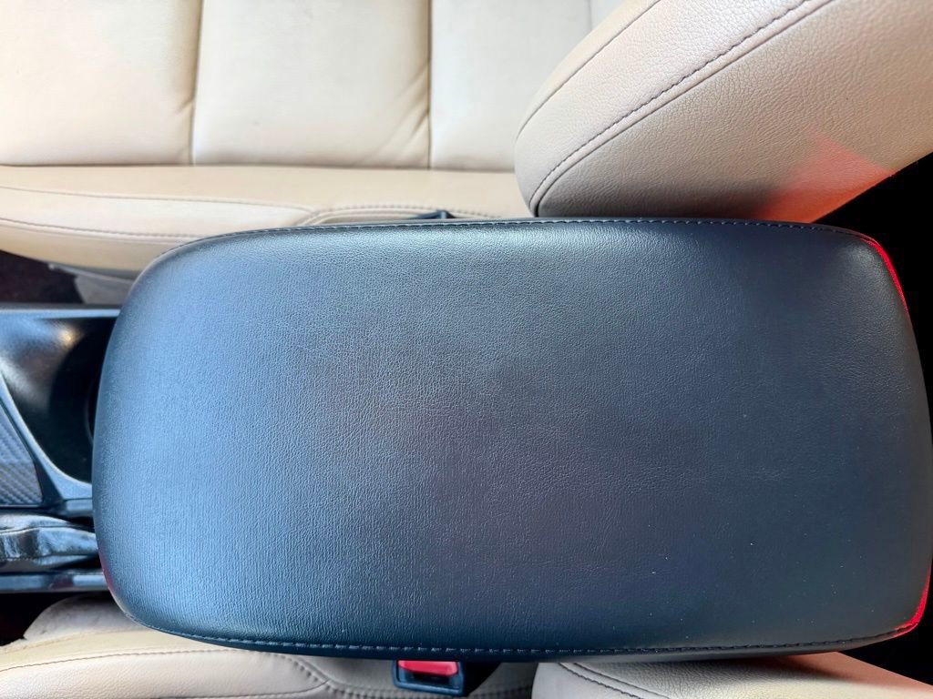 Used 2013 Toyota RAV4 Limited image 35