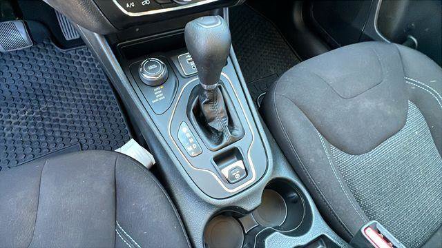 Used 2019 Jeep Cherokee Latitude w/ Cold Weather Group image 26