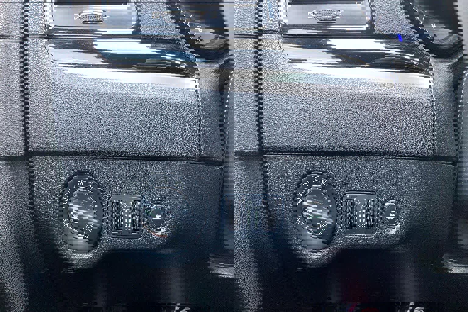 Used 2023 Chrysler 300 S image 34