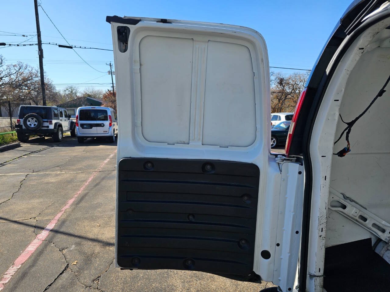 Used 2015 Chevrolet Express 2500 Extended RWD image 11