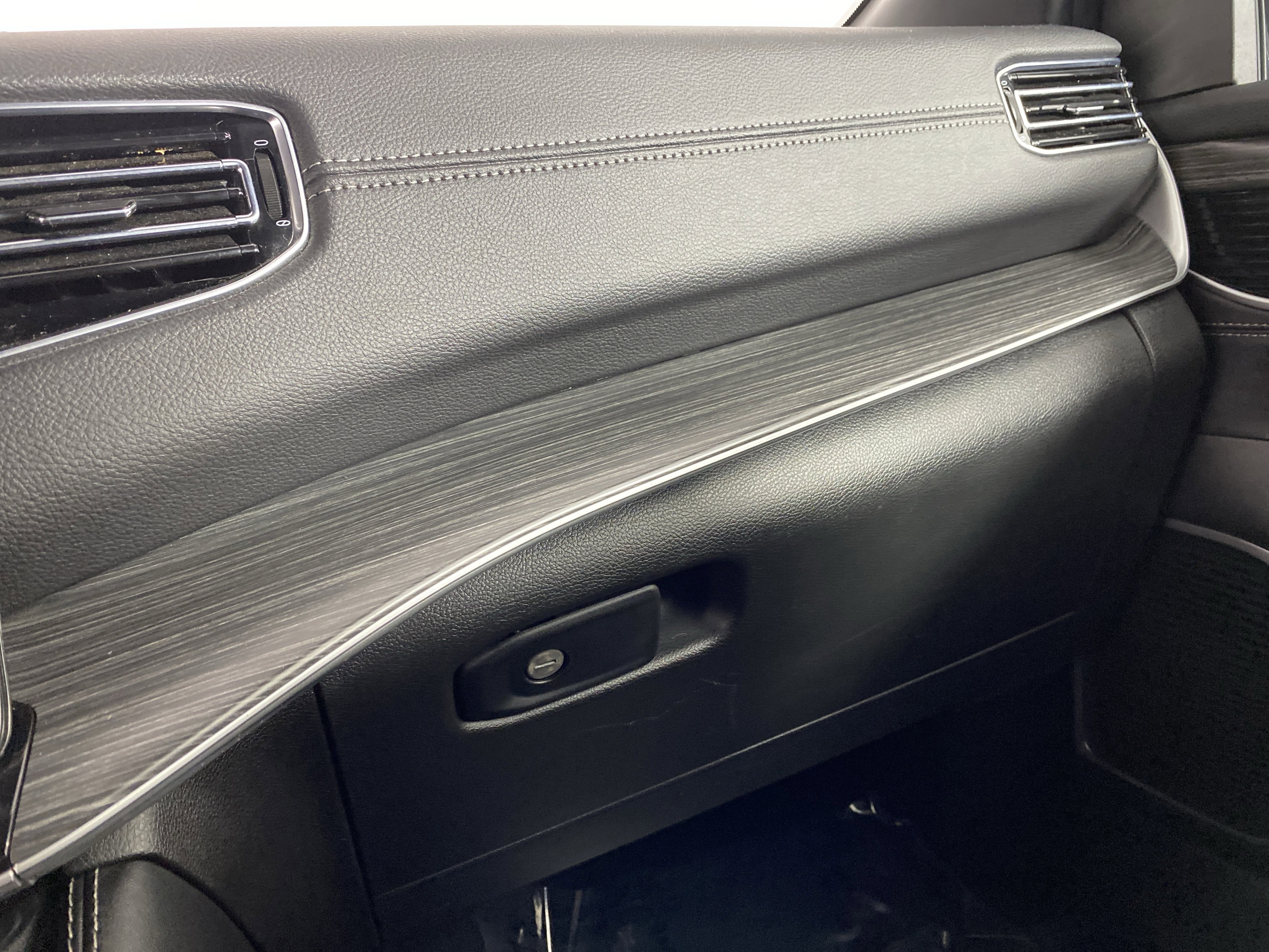 Used 2024 Jeep Wagoneer L Series II w/ Flexible Seating Group image 30