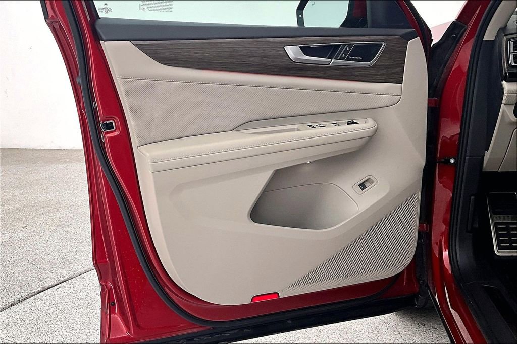 Used 2024 Volkswagen Atlas SEL Premium R-Line image 23