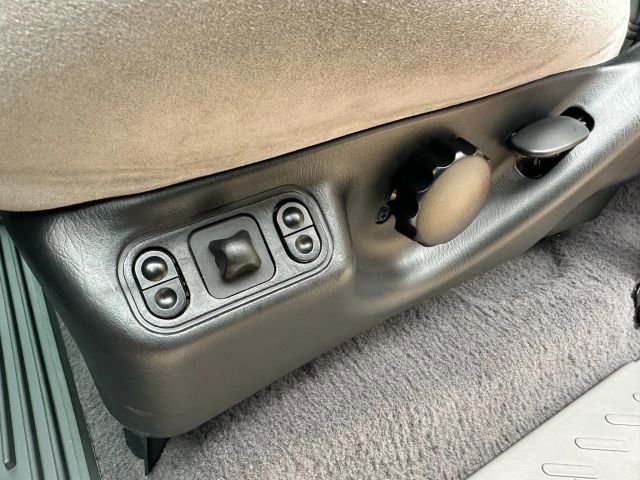 Used 2001 Ford F150 Lightning image 30