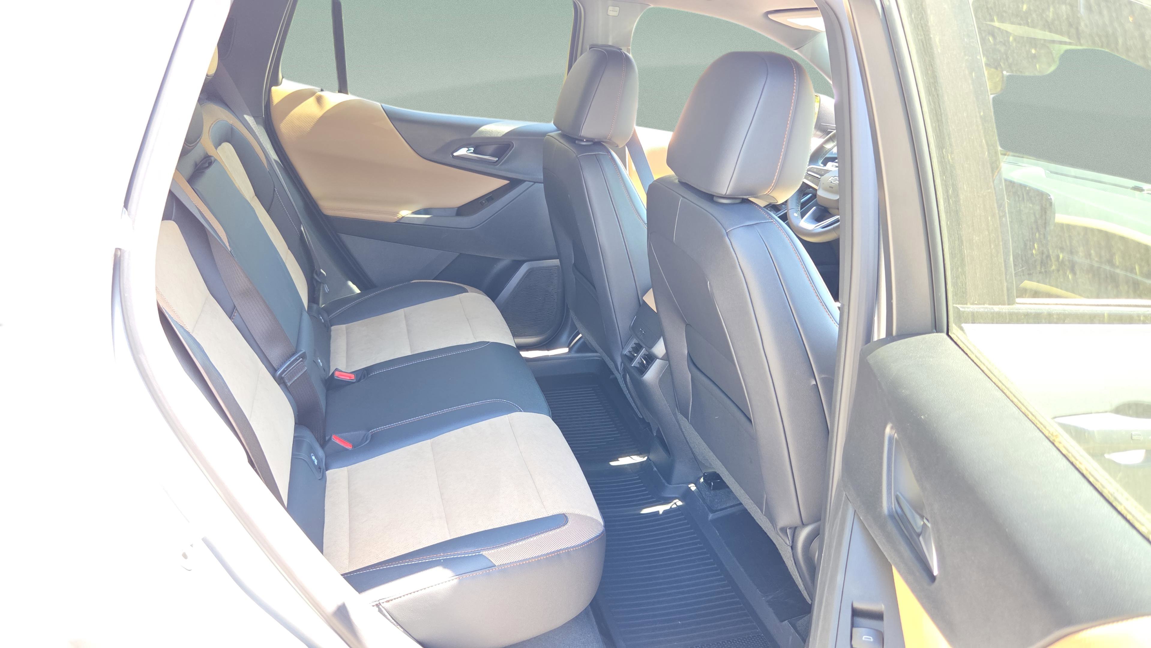 New 2026 Chevrolet Equinox ACTIV w/ LPO, Floor Liner Package image 29