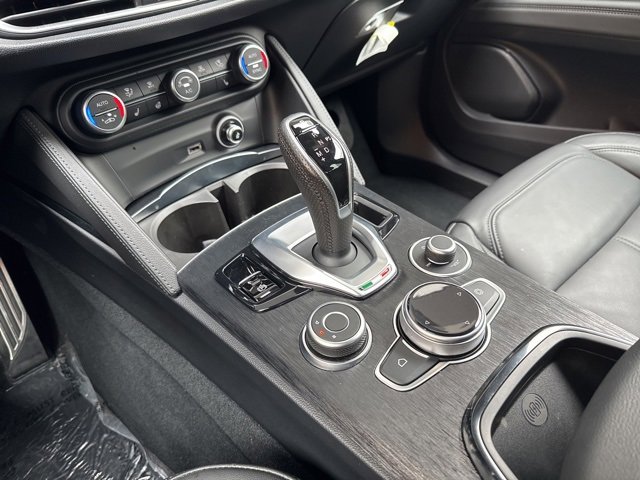 Used 2024 Alfa Romeo Stelvio Sprint image 14