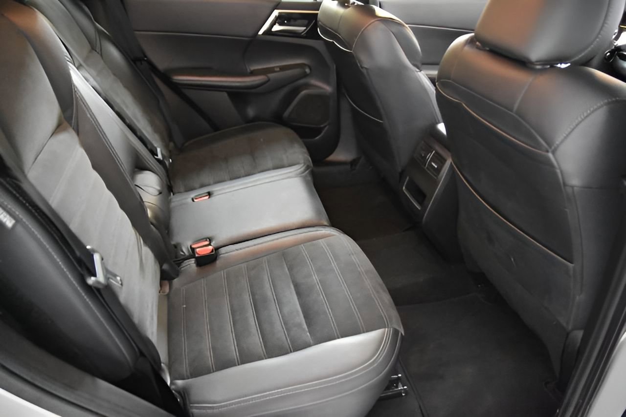 Used 2024 Mitsubishi Outlander SE FWD image 36