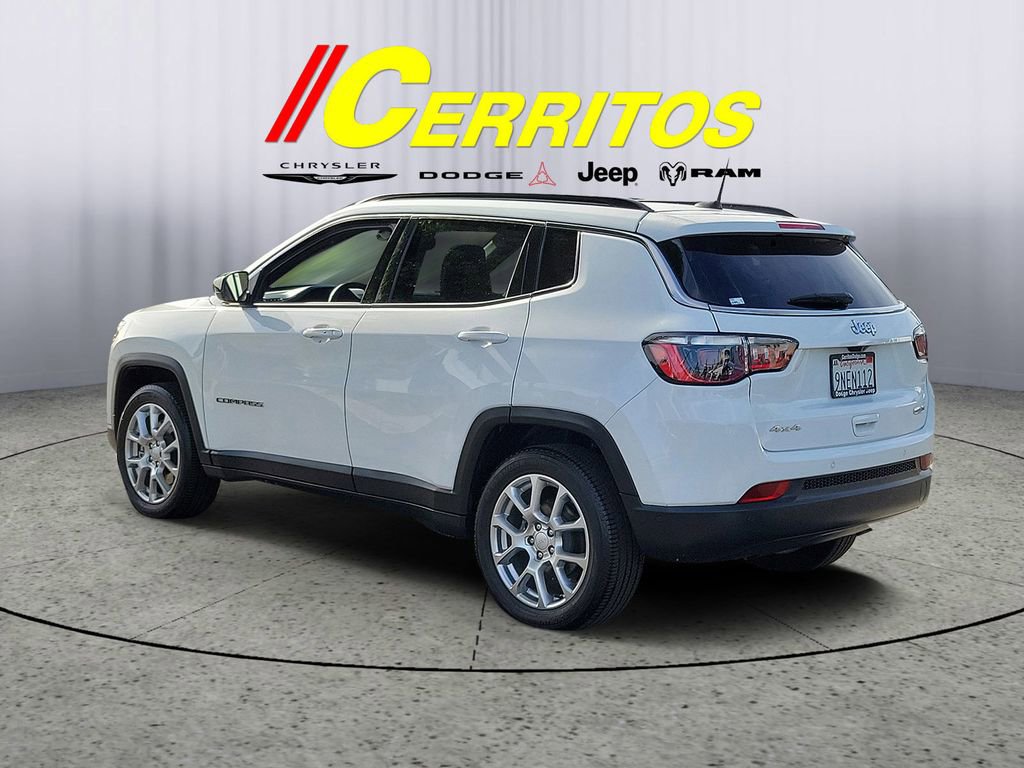 Used 2023 Jeep Compass Latitude w/ Sun and Sound Group image 2